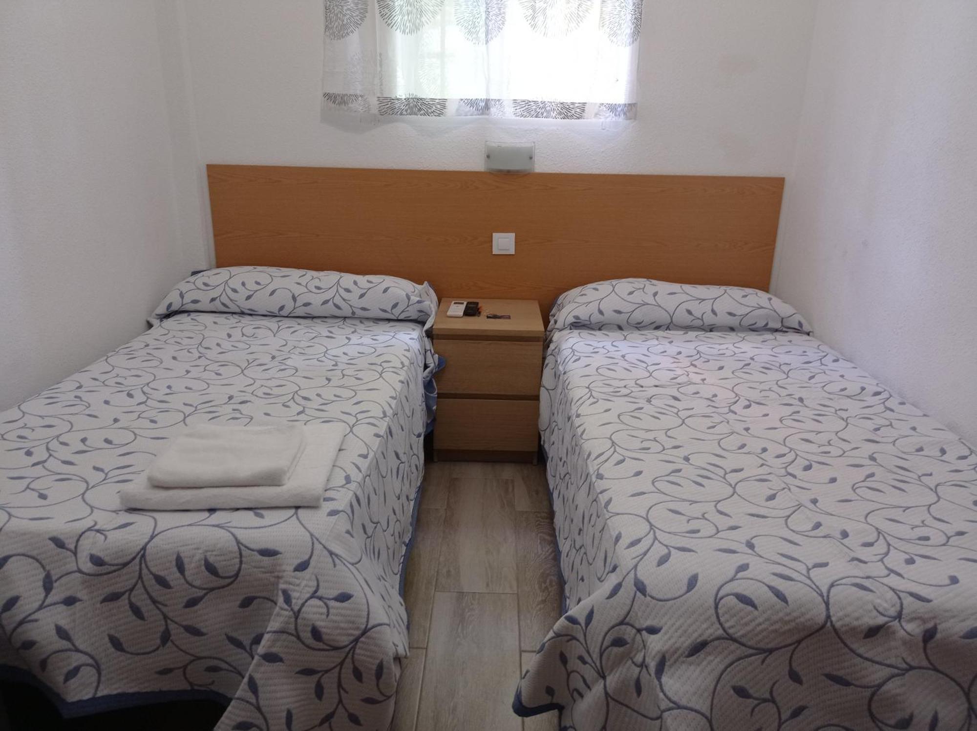 Hostal Cuatro Torres Madrid Eksteriør billede